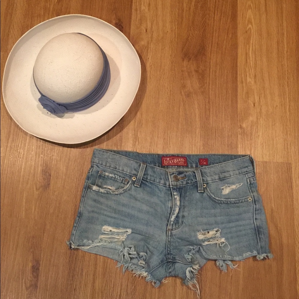 Lucky brand distressed denim shorts 2/26